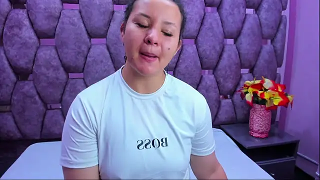 Snapshot of AlaSmith chatting on September 2025 02:34:02 AM AlaSmith online show from September 2025 02:34:02 AM