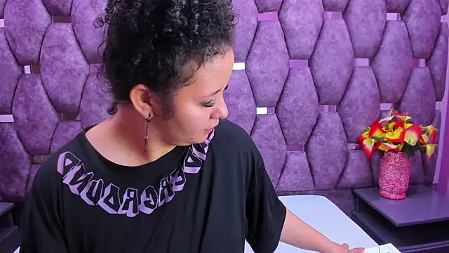 Snapshot of AlaSmith chatting on September 2025 02:49:01 AM AlaSmith online show from September 2025 02:49:01 AM