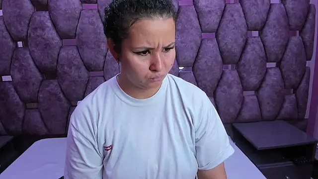 Snapshot of AlaSmith chatting on October 2025 01:28:01 AM AlaSmith online show from October 2025 01:28:01 AM