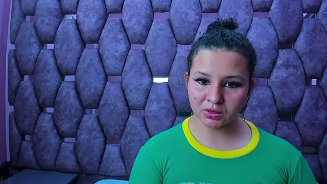 Snapshot of AlaSmith chatting on November 2025 02:22:01 AM AlaSmith online show from November 2025 02:22:01 AM