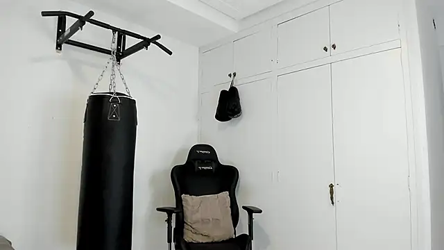 dan01  online show from October 2025 12:19:01 PM