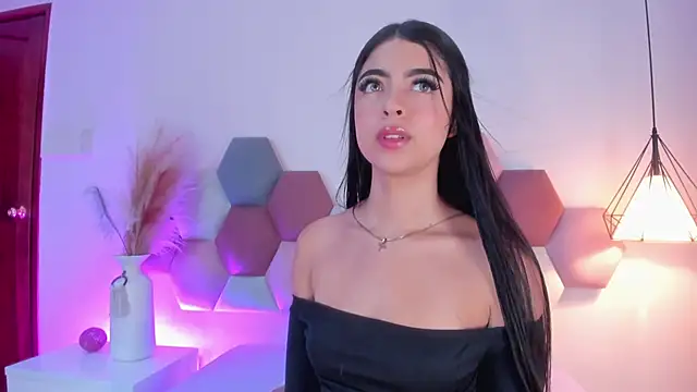 SiennaVidaal online show from December 2024 06:17:01 PM