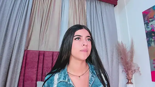 SiennaVidaal online show from December 2024 06:11:01 PM