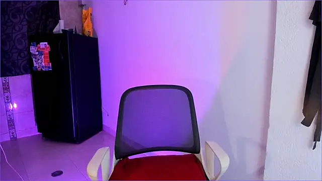 CandyLatinHott online show from April 2026 01:03:01 AM