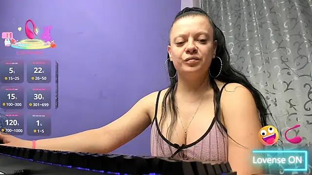 AdriannaLily online show from May 2026 04:34:01 PM