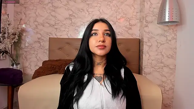 Leiaa  online show from December 2024 12:18:01 AM