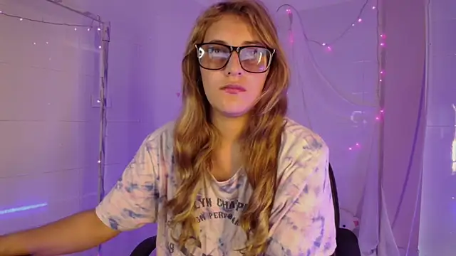 Giia paiige18 online show from November 2025 01:22:02 PM