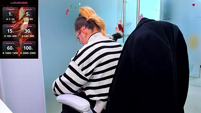 Snapshot of anyarosses chatting on December 2024 06:21:01 AM anyarosses online show from December 2024 06:21:01 AM