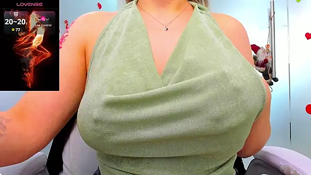 Snapshot of anyarosses chatting on December 2024 09:30:02 AM anyarosses online show from December 2024 09:30:02 AM