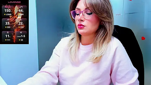 Snapshot of anyarosses chatting on January 2025 06:06:01 AM anyarosses online show from January 2025 06:06:01 AM