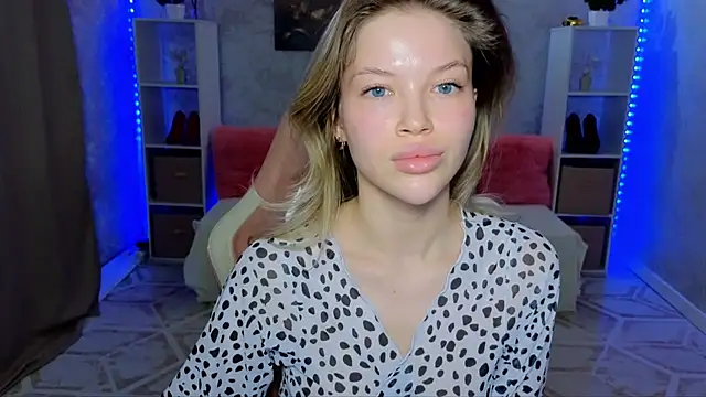 EmmyMills online show from April 2026 08:39:01 PM