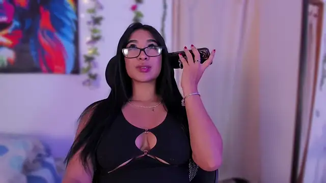 Snapshot of BellaHarllow chatting on December 2024 01:40:01 AM BellaHarllow online show from December 2024 01:40:01 AM