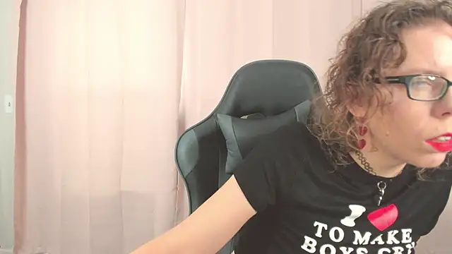 Snapshot of SaraDesirexo chatting on September 2025 01:27:01 PM SaraDesirexo online show from September 2025 01:27:01 PM