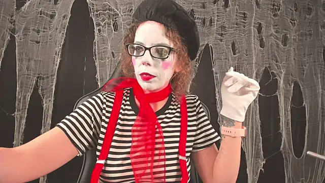 Snapshot of SaraDesirexo chatting on October 2025 12:50:01 PM SaraDesirexo online show from October 2025 12:50:01 PM