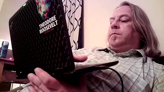 Snapshot of Mic_Oxinner chatting on December 2024 12:27:02 PM Mic Oxinner online show from December 2024 12:27:02 PM