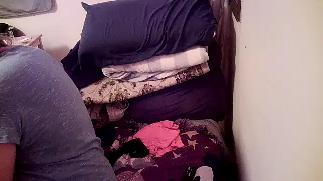 Snapshot of Mic_Oxinner chatting on January 2025 12:59:01 AM Mic Oxinner online show from January 2025 12:59:01 AM