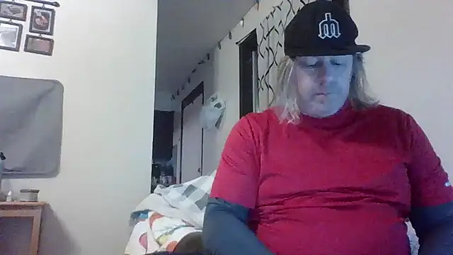 Snapshot of Mic_Oxinner chatting on January 2025 12:24:01 PM Mic Oxinner online show from January 2025 12:24:01 PM