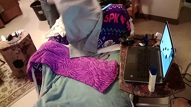 Snapshot of Mic_Oxinner chatting on January 2025 12:25:02 PM Mic Oxinner online show from January 2025 12:25:02 PM