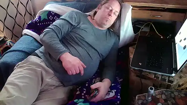 Snapshot of Mic_Oxinner chatting on January 2025 05:23:01 PM Mic Oxinner online show from January 2025 05:23:01 PM