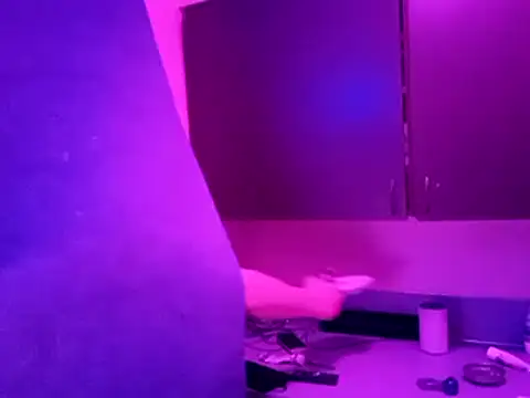 Snapshot of Mic_Oxinner chatting on January 2025 12:24:01 PM Mic Oxinner online show from January 2025 12:24:01 PM