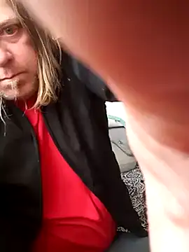 Snapshot of Mic_Oxinner chatting on February 2025 09:20:02 PM Mic Oxinner online show from February 2025 09:20:02 PM