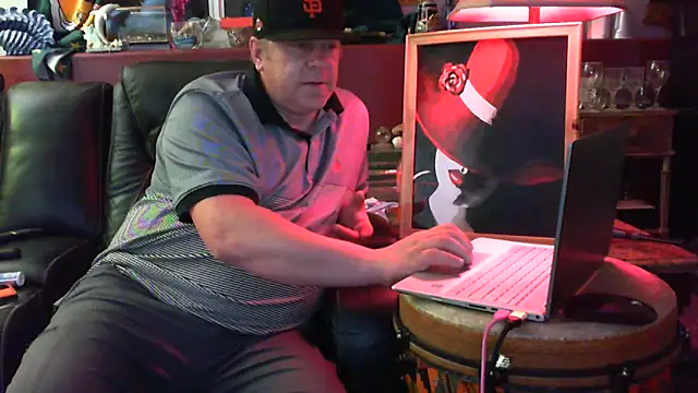 Snapshot of Mic_Oxinner chatting on September 2025 09:00:01 AM Mic Oxinner online show from September 2025 09:00:01 AM