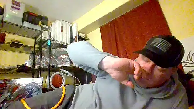 Snapshot of Mic_Oxinner chatting on October 2025 12:51:01 PM Mic Oxinner online show from October 2025 12:51:01 PM