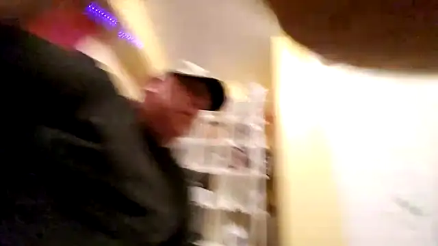 Snapshot of Mic_Oxinner chatting on November 2025 10:28:02 AM Mic Oxinner online show from November 2025 10:28:02 AM