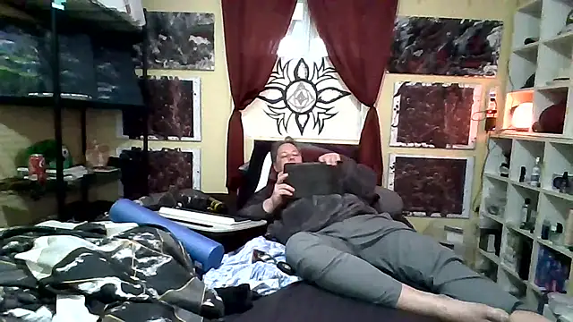 Snapshot of Mic_Oxinner chatting on November 2025 08:30:01 PM Mic Oxinner online show from November 2025 08:30:01 PM