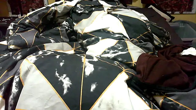 Snapshot of Mic_Oxinner chatting on December 2025 08:58:02 PM Mic Oxinner online show from December 2025 08:58:02 PM