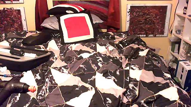 Snapshot of Mic_Oxinner chatting on December 2025 07:39:01 AM Mic Oxinner online show from December 2025 07:39:01 AM