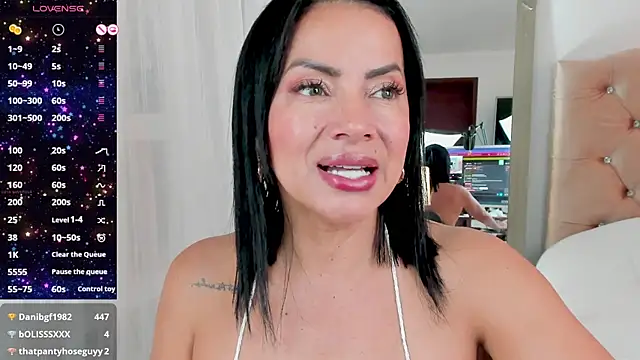 Snapshot of veronika_naughty chatting on January 2025 07:00:01 PM veronika naughty online show from January 2025 07:00:01 PM