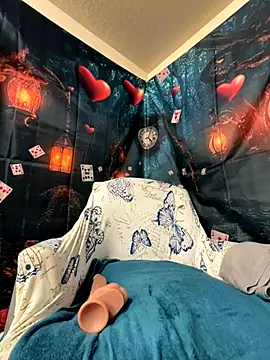 Lollipoplover52 online show from December 2025 04:48:02 PM