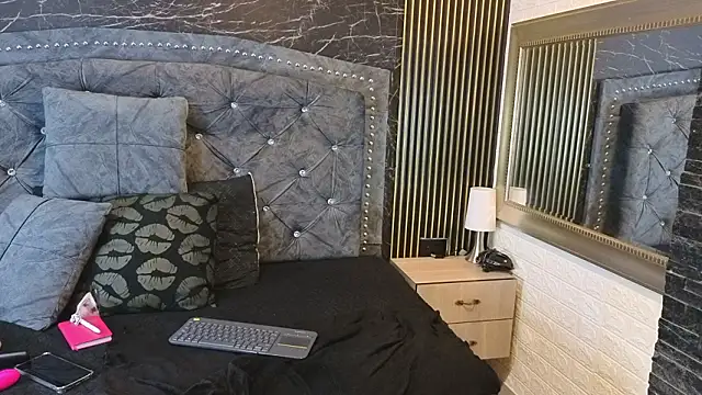 charlotte  G online show from January 2026 07:11:01 PM