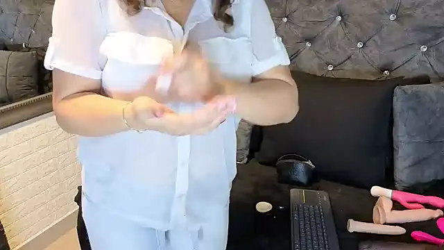 charlotte  G online show from March 2026 10:52:01 AM