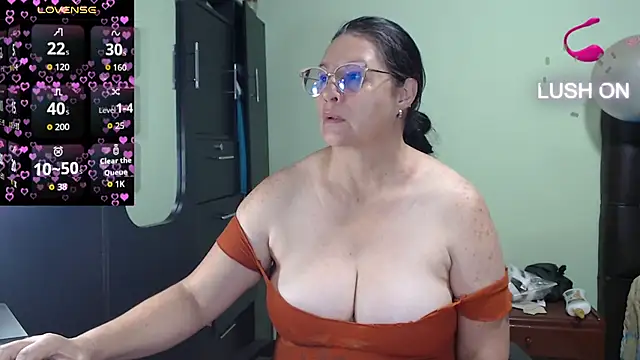 hairyglad69 online show from October 2025 01:29:01 PM