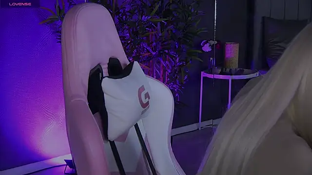 shayblonde online show from December 2024 09:20:01 PM