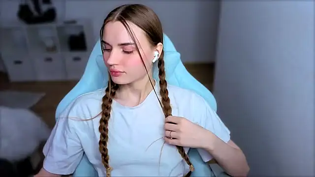 StellaLawless online show from October 2025 03:41:01 PM