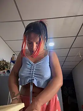 Snapshot of Kimber_666 chatting on January 2025 12:43:02 AM Kimber 666 online show from January 2025 12:43:02 AM