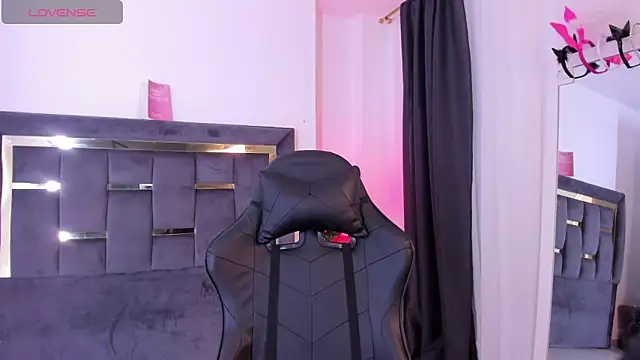 Snapshot of MarilynSmIith chatting on December 2025 12:58:02 PM MarilynSmIith online show from December 2025 12:58:02 PM