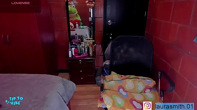 laura smith0 online show from June 2026 04:09:01 PM