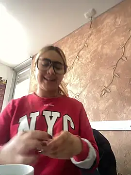 Miabonnett  online show from December 2025 12:21:02 PM