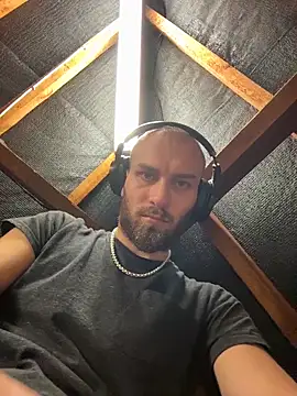 pervy devil online show from October 2025 06:32:02 AM