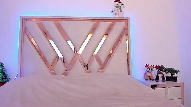  Andyy   online show from December 2024 04:57:02 PM