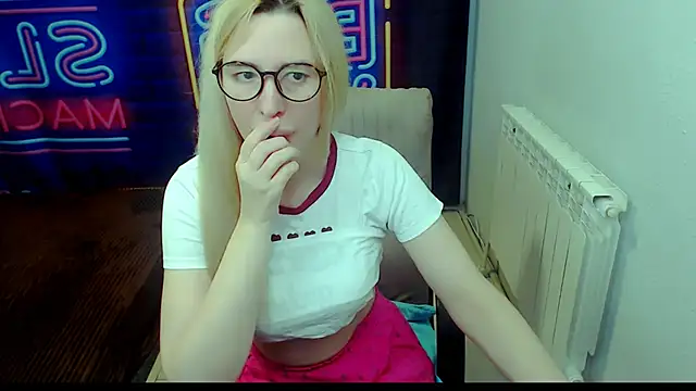 kerakiss877 online show from December 2025 03:30:01 PM