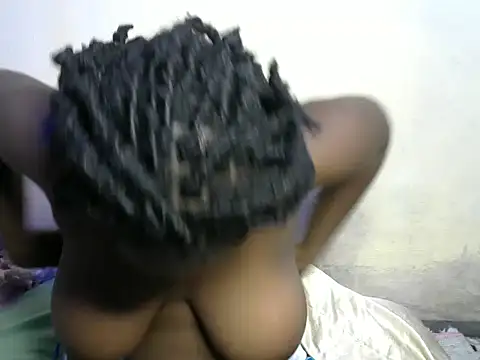 Snapshot of freaky_belle chatting on January 2025 03:34:01 AM freaky belle online show from January 2025 03:34:01 AM