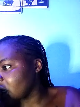 Snapshot of freaky_belle chatting on September 2025 02:33:01 AM freaky belle online show from September 2025 02:33:01 AM