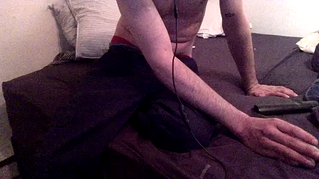 Snapshot of RunawayGraffiti9 chatting on April 2026 07:09:01 AM RunawayGraffiti9 online show from April 2026 07:09:01 AM