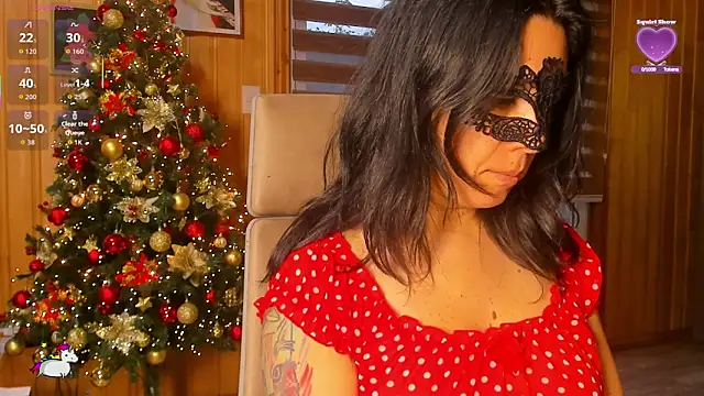 Snapshot of Reinacatchile chatting on December 2025 12:19:02 AM Reinacatchile online show from December 2025 12:19:02 AM