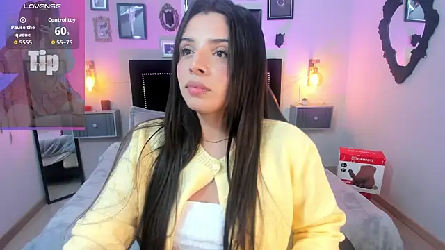 Snapshot of Charlotte__Benett chatting on June 2026 05:50:02 AM Charlotte Benett online show from June 2026 05:50:02 AM